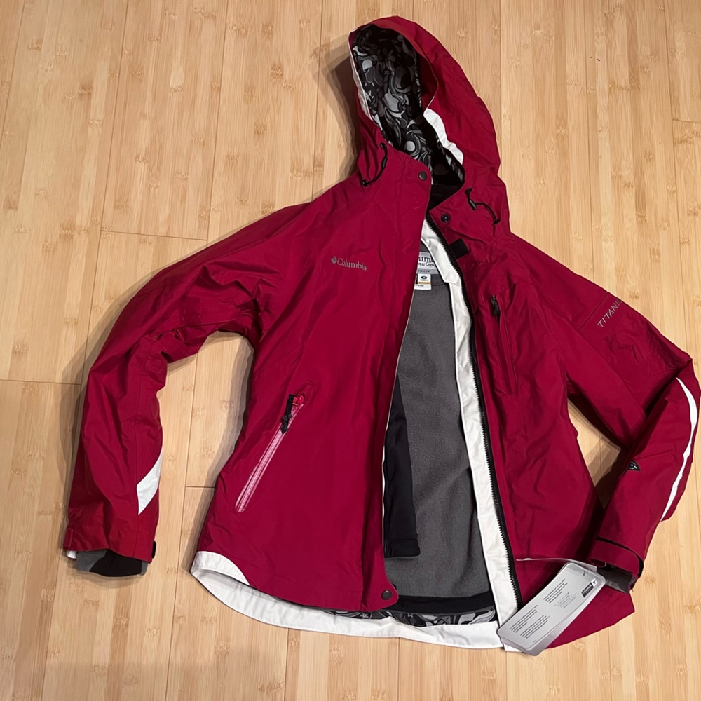 Women’s Columbia Titanium coat - M - zip out - NWT